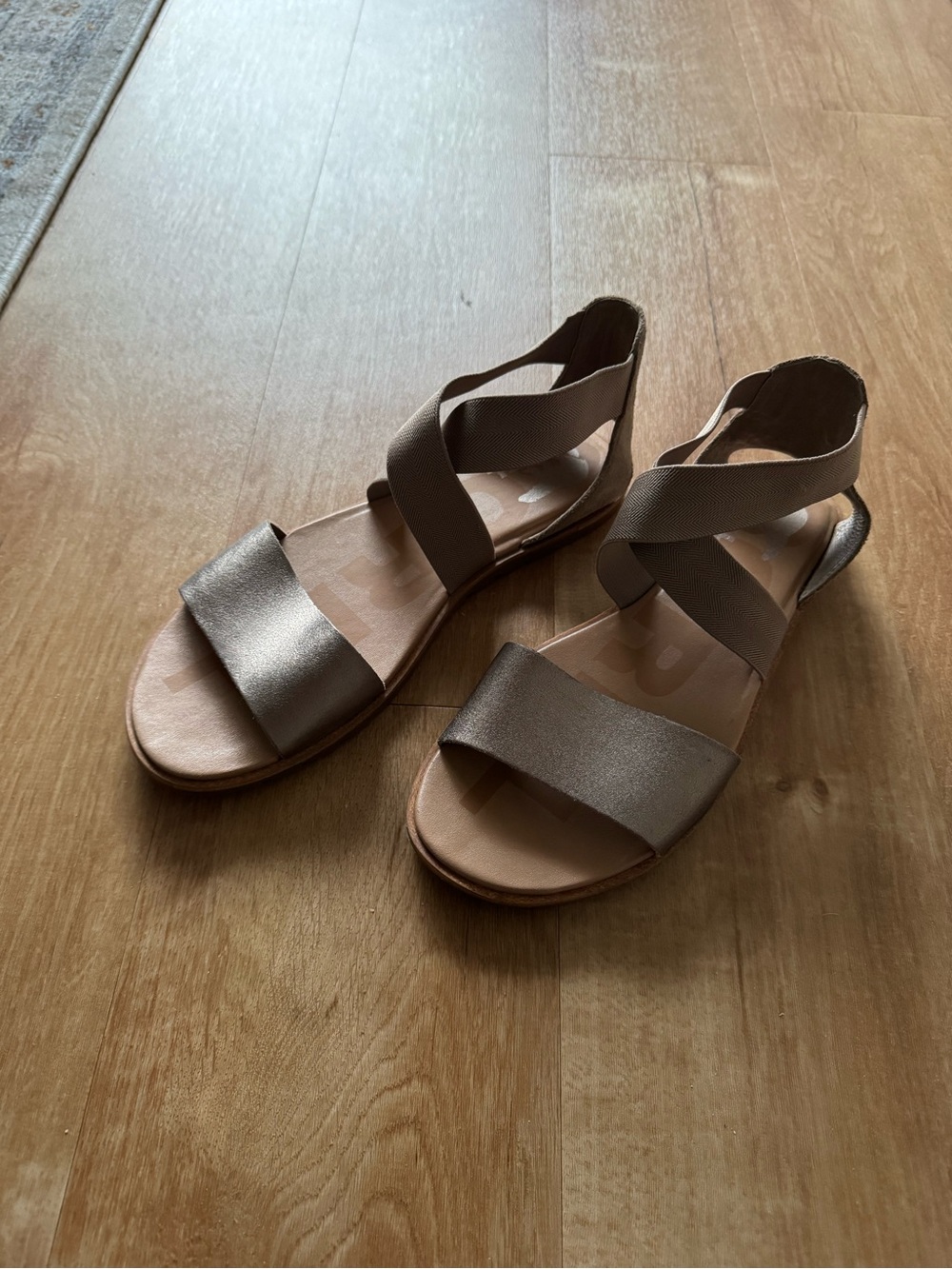 Sorel Women’s Metallic Taupe Elastic Strap Sandals